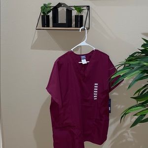 Men’s scrub top Burgundy NWT